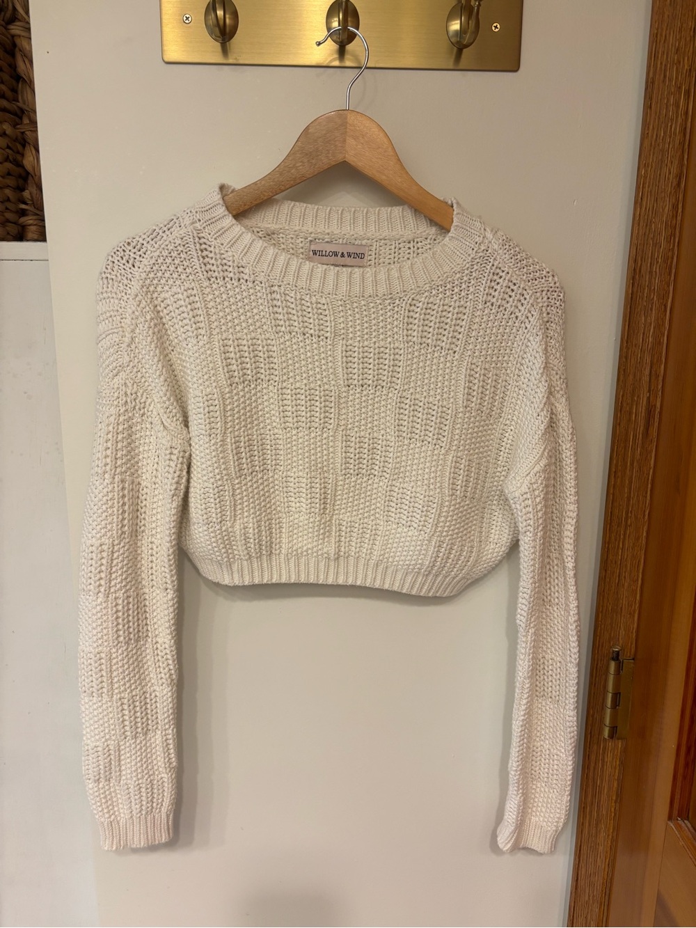 Cream Willow & Wind cropped chunky knit sweater